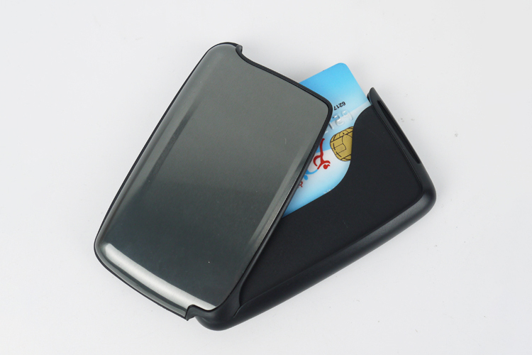 Adakah Dompet Penyekat RFID Berbaloi?